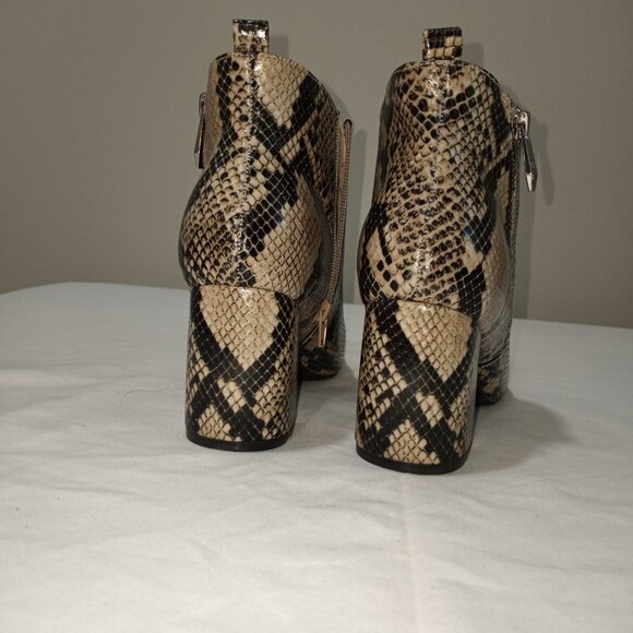 MARC FISHER SNAKE-SKIN WOMEN BLOCK HEEL POINTED TOE ANKLE BOOT WITH ZIP SIZE 9 - Picture 5 of 8